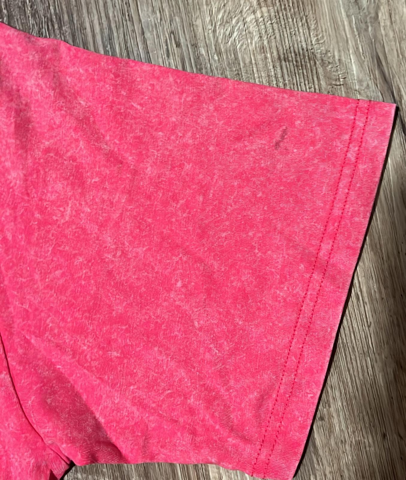 E#530-L-cotton 100%, super soft, super comfy, graphic tee (A BIT DEFECT)